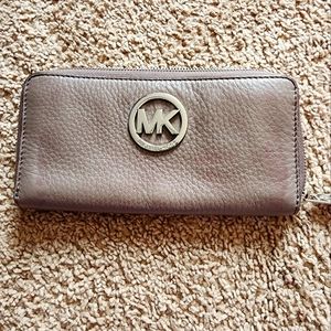 Michael Kors Large Zip around Pebble Grain Wallet